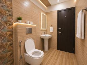 a bathroom with a toilet and a sink at Hotel ONBellamount Comfort Villa Delhi Airport - Free Airport PickUp & Drop in New Delhi