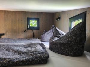 Galeriebild der Unterkunft Tiny House mit Kaminofen & Terrasse direkt an Naturteichen - bis 5 Personen - Für Kurzentschlossene in Großharthau