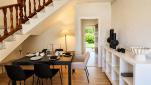 a dining room with a table and chairs at Villa Toro Playa Llanes a 100 m de la playa in Llanes