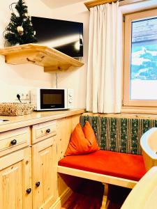 a bench in a kitchen with a microwave at Ferienhaus Oberhuben in Fügenberg