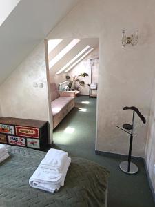 a living room with a bed and a mirror at Boutique Hotel Empress in Rožňava