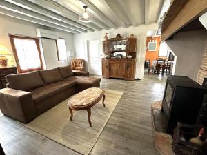 a living room with a couch and a coffee table at Riban in Sabres