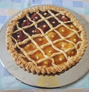 a apple pie sitting on a plate on a table at B&B Le Fontane in Bono