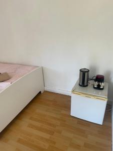 a small white room with a stove and a bed at Smart in Bad Pyrmont