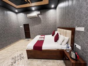a bedroom with a bed in a room at Hotel Shreeji Palace - OPP Hanuman Garhi Mandir in Ayodhya +16 photos