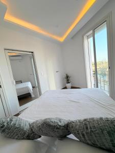 a bedroom with a large bed with a large window at Emeraude in Tunis