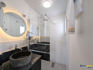 a bathroom with two sinks and a large mirror at Chic apart with a view in Yaoundé +25 photos