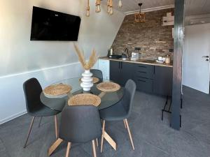 a dining room with a table and chairs in a kitchen at Laganini house Vinča in Belgrade