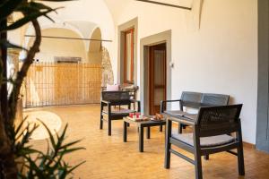 a patio with three chairs and a table at La corte del Lago in Sulzano