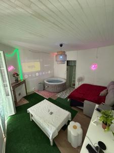 a room with a bed and a tub in it at Un Jacuzzi dans le centre in Bordeaux