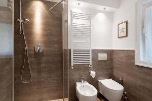 a bathroom with a shower and a toilet and a sink at Casa Due Ulivi in Lavagna +24 photos