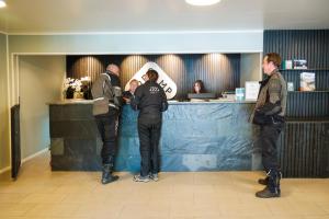 a group of people standing at a counter at Topcamp Mosjøen - Helgeland in Mosjøen