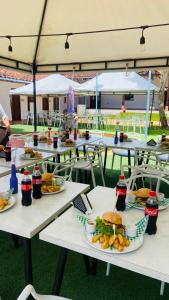 a group of tables with plates of food and drinks at Casa de ejercicios zaxue colonial in Zapatoca +33 photos