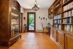 a library with bookshelves and a table and a window at Gite Chante' Alouette – Le Bugue in Le Bugue
