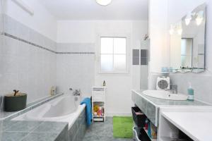 Gallery image of L'écrin sous les chênes - AC - Wifi in Olivet