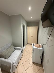 a bedroom with a bed and a tv in it at Dhoma Elena in Dhërmi