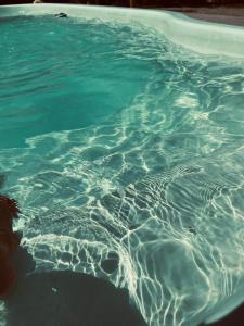 a pool of clear blue water with ripples at Recanto Macambira in Delmiro Gouveia