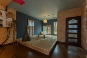 a room with a table and a chair in it at Kussharoko Artemina Lotus in Teshikaga