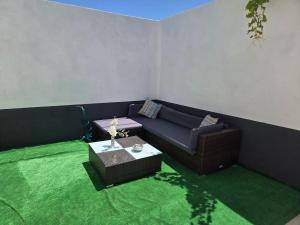 a living room with a couch and a table at El Zamora in Sanlúcar de Barrameda