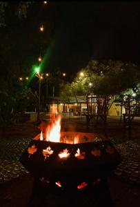 a fire pit in a park at night at Recanto Macambira in Delmiro Gouveia