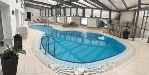 The swimming pool at or close to Bástya Konferencia és Wellness Hotel