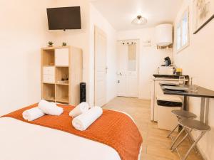 a white room with a bed and a kitchen at Road Stop Studio - Paris - Disney- Train Station in Chelles