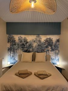 a bedroom with a bed with two towels on it at La rose Poncet in Gardegan-et-Tourtirac