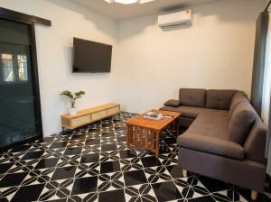 a living room with a couch and a table at Wanderlust Cove in Wok Tum
