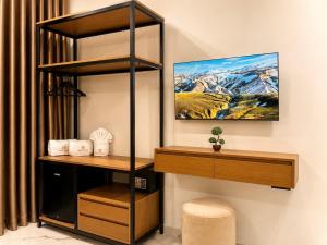 a room with a book shelf and a desk at Dine Hotel in Ksamil