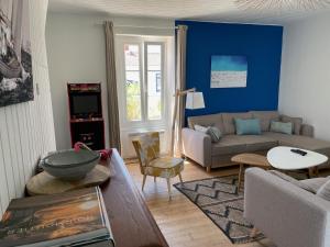 a living room with a couch and a table at l'Herbo' MAGNIFIQUE maison à 2 pas du port de Pêche in LʼHerbaudière