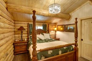 a bedroom with a bed in a log cabin at Durango Mountain Escape w/ Stunning Views in Durango