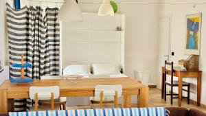 a room with a table and chairs and a bed at Casetta Rocca in Rocca San Giovanni