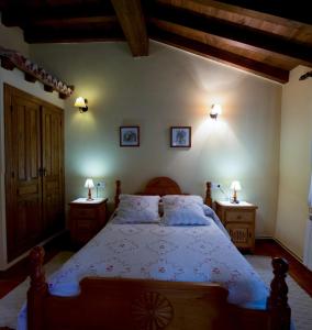 Ένα ή περισσότερα κρεβάτια σε δωμάτιο στο Casa Rural Valdeascas