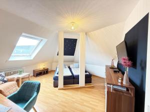 a bedroom with a bed and a tv in a room at Ferienwohnung Luna -3 Schlafzimmer, Waschmaschine, Küche, WLAN, ca 15 Min bis zum Europa Park, in Malterdingen