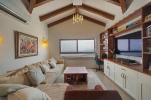 a living room with a couch and a table at Villa Netofa (Kosher) in Mitspe Netofa