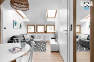 a living room with a table and a couch at Top Center VI in Gdynia +4 photos
