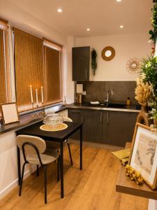 a kitchen with a table and chairs and a sink at Spa et sauna - Loft Cataleya in Belfort