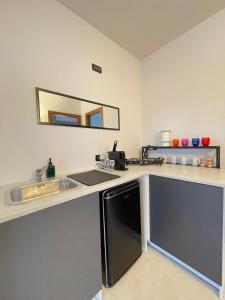 a kitchen with a sink and a counter top at Mamisà 4 - appartamenti e camere private con bagno in Schio
