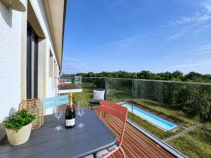Baseinas apgyvendinimo įstaigoje Ferienwohnung Penthouse 17 im Haus Düne 7 Prora arba netoliese