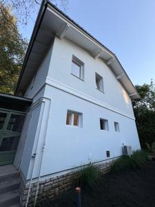 a white building with windows on the side of it at Fűzfás Apartman in Siófok