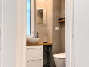 a bathroom with a sink and a toilet at Da Nonno Eddie - tranquillo bilocale - wi-fi - tv - parcheggio vicino in Trieste