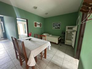 a dining room with a table and a bed at Lass Cahuelas in Federación +13 photos