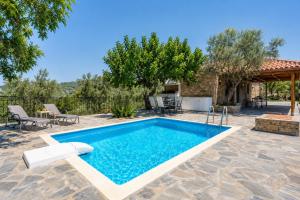 an image of a swimming pool in a villa at Oak Tree Cottage in Pefkias