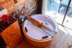 a bath tub with a knife in a room at Doğallife suit bungalow in Çamlıhemşin +57 photos