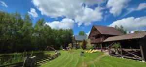 a large yard with a playground and a barn at Beržoro pakrantė in Berżory