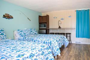 a hotel room with two beds and a kitchen at Whitehall Cottages in Whitehall