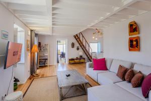 a living room with a couch and a table at GuestReady - Casa do Horizonte in Mosteiros