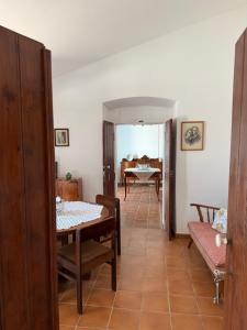 a living room with a table and a dining room at Casa Grande do Monte in Mértola