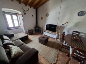 a living room with a couch and a table at Casa do Chico in Mértola