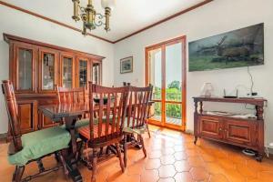 a dining room with a table and chairs and a piano at Casa Yunger in Deiva Marina